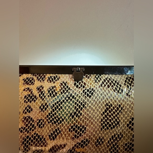 RARE Cach'e Animal Print Faux Leather Snap Lock Clutch Wallet 8x4 CC Holder - Picture 11 of 13
